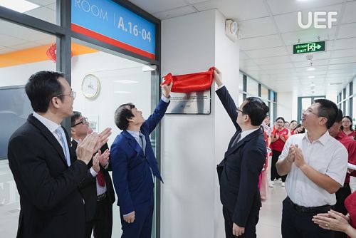 okviphoatdong store inaugurated smart classroom and Chinese Cultural Space
