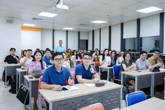 okviphoatdong Master’sProgram at okviphoatdong store: Bridging Academic Insight & Real-World Practice in the Digital Era