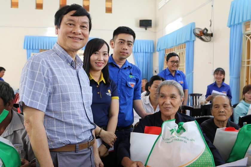 Vui xuân đón Tết cùng Hội từ thiện okviphoatdong store