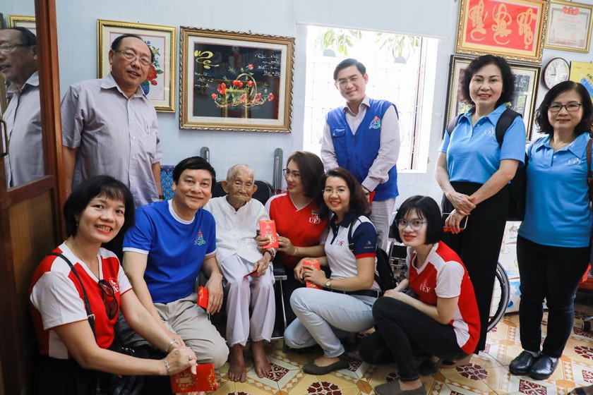 vui xuân đón Tết cùng Hội từu thiện okviphoatdong store 